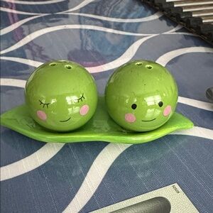 Green Smiling Pea Salt and Pepper Shaker Set